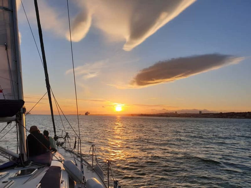 Lisbon: Daytime or Sunset Boat Cruise with History and Wine - From Cristo Rei to central Lisbon