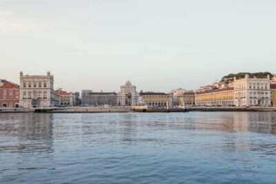 Lisbon: Daytime or Sunset Boat Cruise with History and Wine