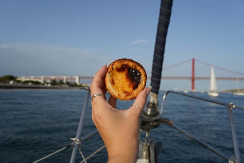 Lisbon: Daytime or Sunset Boat Cruise with History and Wine - The meeting point and timing details that matter