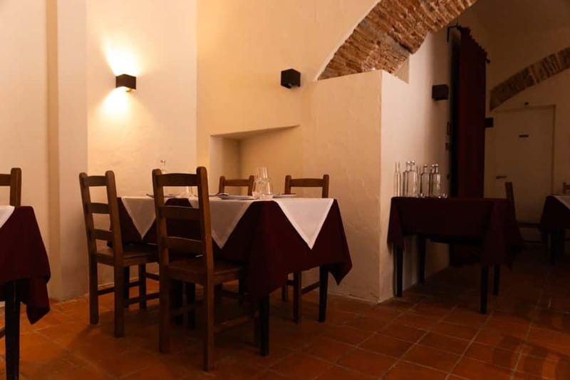 Lisbon: Dinner with Fado Show with the Rising Stars of Fado - Booking details that affect your plans