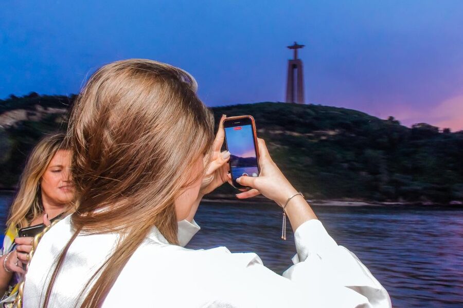 Lisbon: Disco Night Cruise with DJ and Open Bar - What kind of Lisbon night is this?