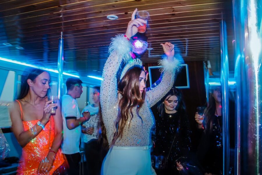 Lisbon: Disco Night Cruise with DJ and Open Bar - When weather and crowding affect the night