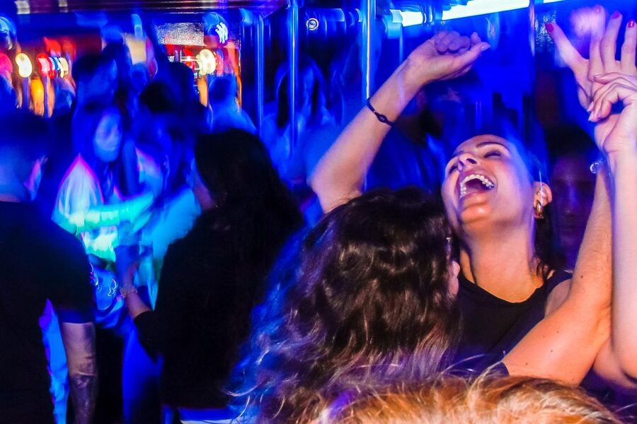 Lisbon: Disco Night Cruise with DJ and Open Bar - Starting at Estação Fluvial Sul e Sueste