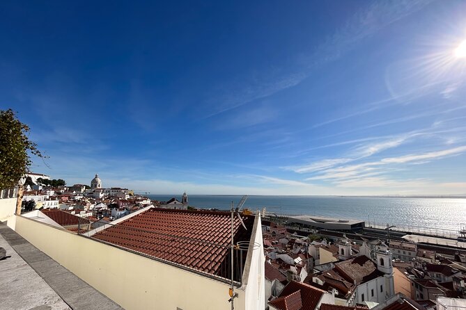 Lisbon Downtown & Alfama with a guide Walking tour - Start at Rua dos Douradores and head toward the river
