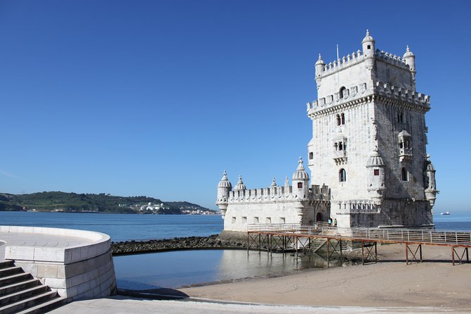 Lisbon Downtown & Alfama with a guide Walking tour - Praça do Comércio and the Augusta Street Arch