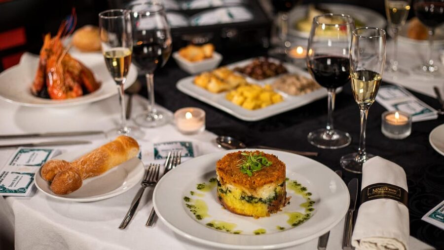 Lisbon: Erotic Cabaret Show and Dinner - Dinner and cabaret in one Lisbon evening