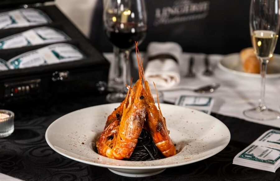 Lisbon: Erotic Cabaret Show and Dinner - Main courses and the Portuguese focus