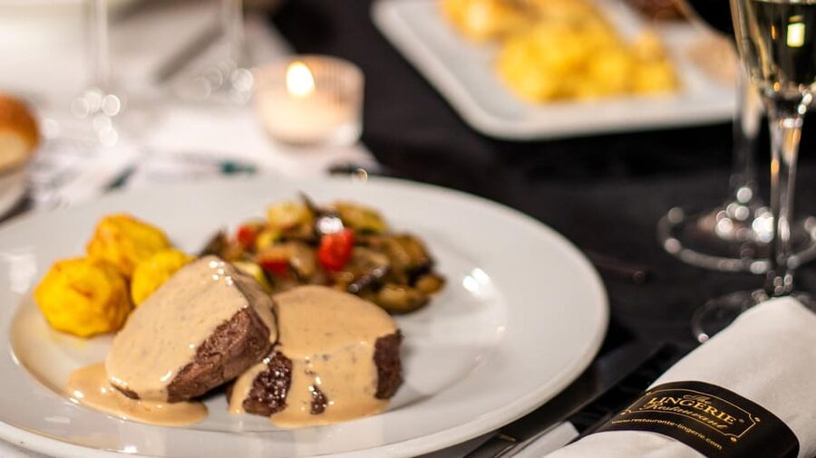 Lisbon: Erotic Cabaret Show and Dinner - Dessert and the final toast