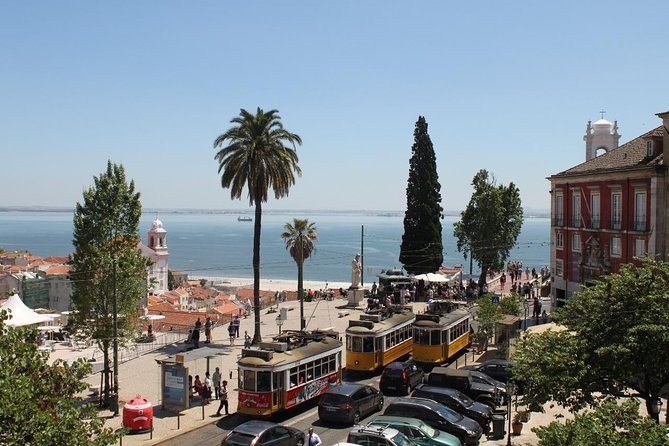 Lisbon Essential Walking Tour: History, Stories and Lifestyle - San Roque hides its treasures behind a plain front
