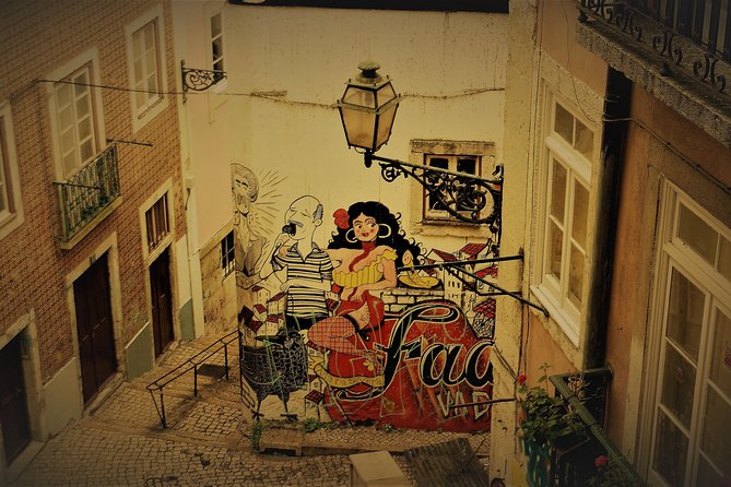 Lisbon Fado Experience: Walking Tour, Dinner and Live Music Show - Starting at Miradouro de Santa Luzia