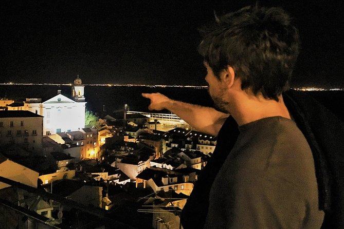 Lisbon Fado Experience: Walking Tour, Dinner and Live Music Show - How the guides shape the evening