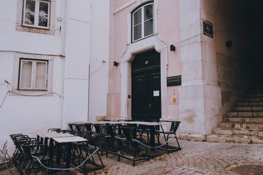 Lisbon: Fado Night with Dinner in a Typical Fado House - The Fado performance: close, soulful, and varied