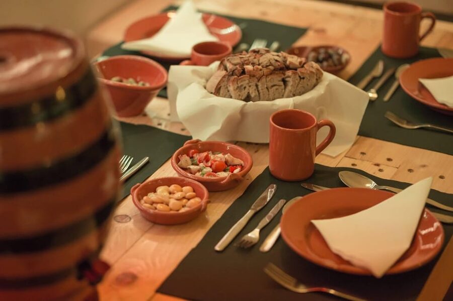 Lisbon: Fado Night with Dinner with Live Performance - Communal tables and the social side of dinner