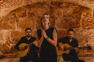Lisbon: Fado Show with Wine in a Historic Venue