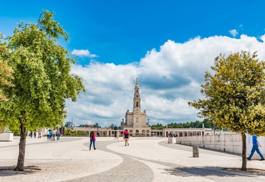 Lisbon: Fatima, Batalha, Nazare and Obidos Tour Hotel Pickup - Key points to know before booking
