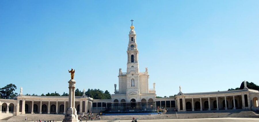 Lisbon: Fátima & Holy Eucaristy Miracle Relic, Spiritual Day - The guides are a major part of the value