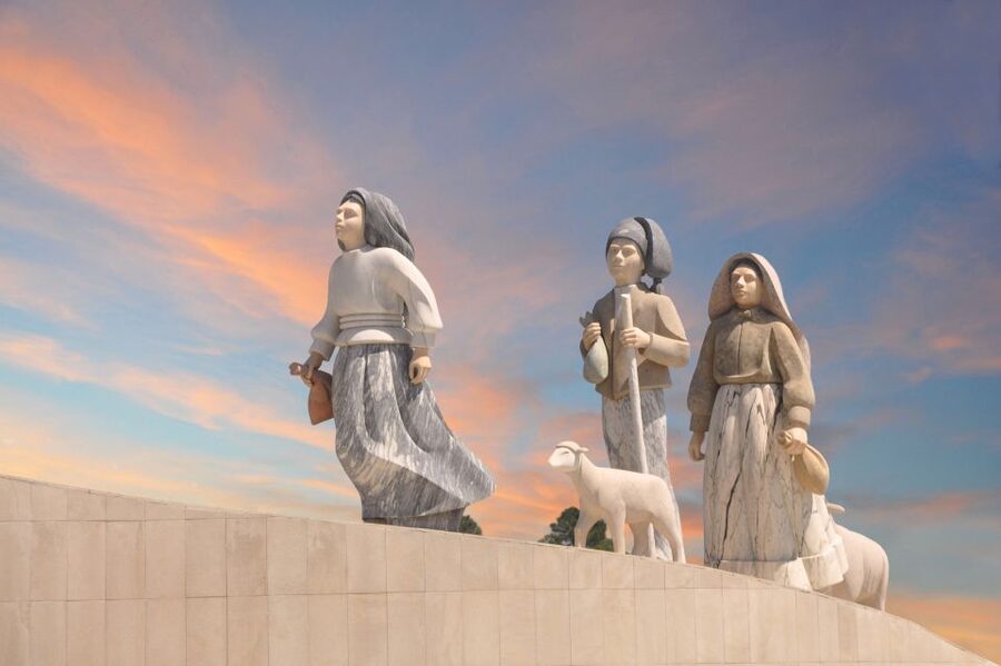 Lisbon: Fátima, Nazaré, Óbidos & São Martinho do Porto Tour - Who should choose this tour?