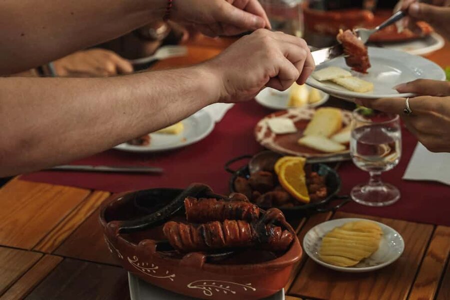 Lisbon: Food Crawl Walking Tour with Local Tastings - Meeting at Praça da Figueira