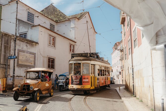 Lisbon Food & Tuk Tuk Tour with Eating Europe - Finishing with Lisbon’s essential pastry
