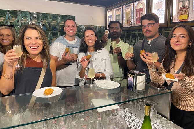 Lisbon Foodies Small-Group Walking Tour - The Moorish Quarter and an easy view