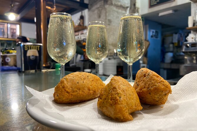 Lisbon Foodies Small-Group Walking Tour - Restauradores, dessert, and the final table