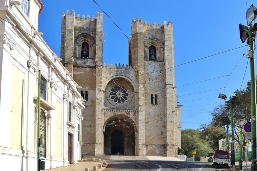 Lisbon: Full-Day Private Walking Sightseeing Tour - São Jorge Castle and the ticket-line advantage