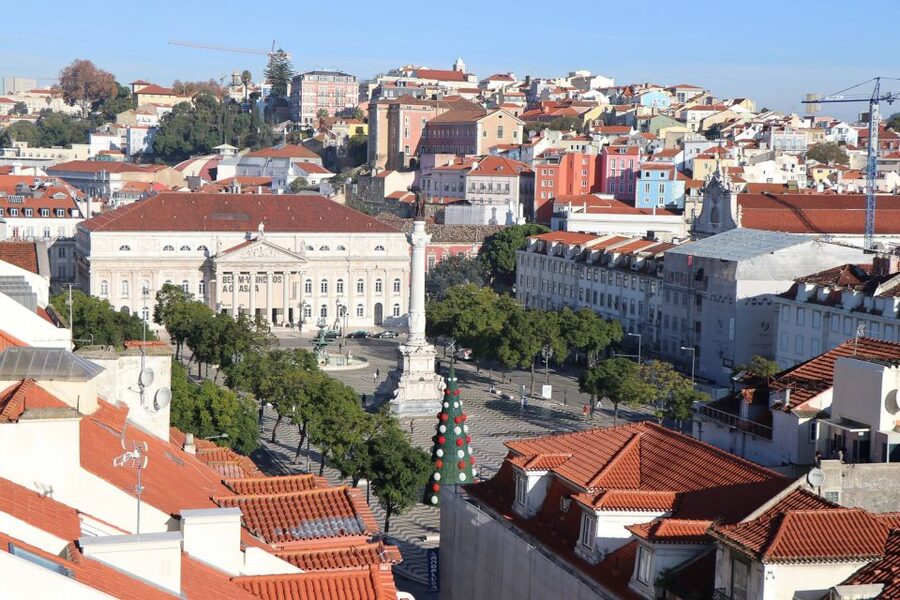 Lisbon: Full-Day Private Walking Sightseeing Tour - Lisbon Cathedral and the oldest streets