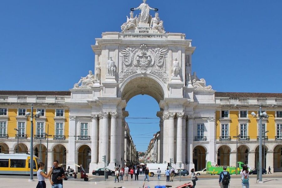 Lisbon: Full-Day Private Walking Sightseeing Tour - The guides make the biggest difference