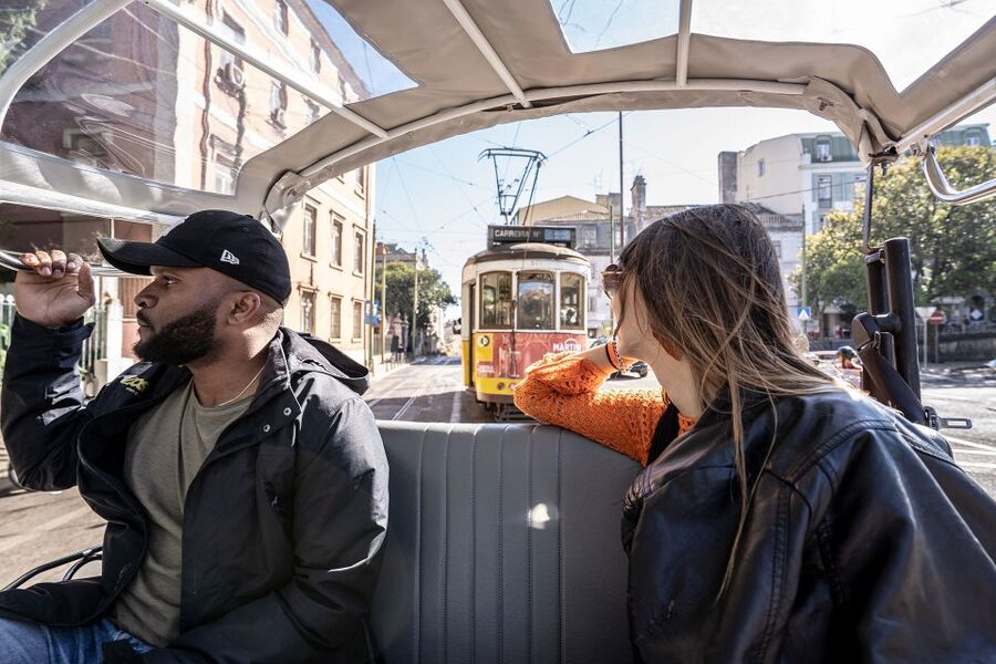 Lisbon: Guided Tuk-Tuk Tour Along the Historic Tram Line 28 - São Pedro de Alcântara and the Castle view