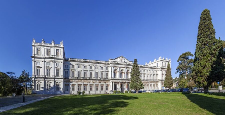 Lisbon: Half-Day City Tour - Alfama through a digital walking tour