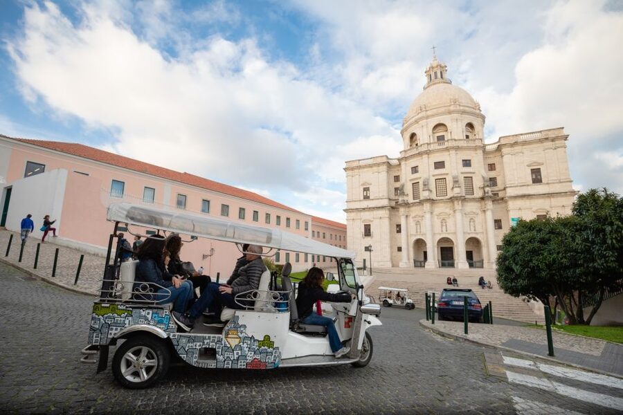 Lisbon: Half-Day Private Guided Tuk-Tuk Tour - Alfama on foot, with a local drink