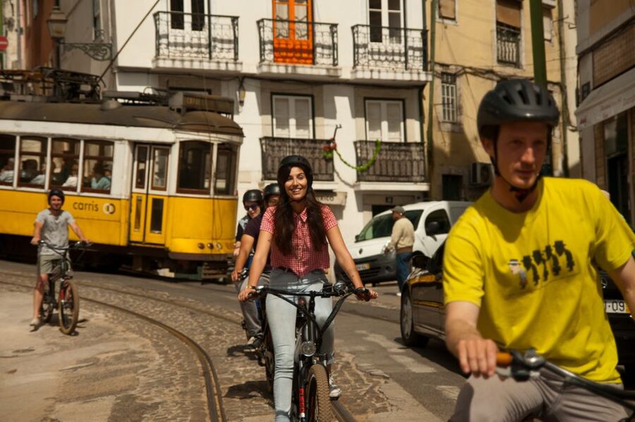 Lisbon: Hills, Alfama, and Mouraria Tour by Electric Bike - The guide makes or breaks the ride