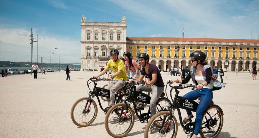 Lisbon: Hills, Alfama, and Mouraria Tour by Electric Bike - Starting near Rua dos Douradores
