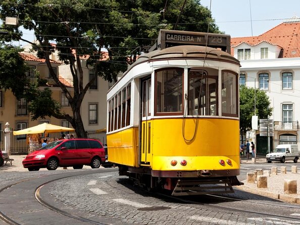 Lisbon Hills Red Tram by Tram 28 route - Timing, Boarding, and Route Problems