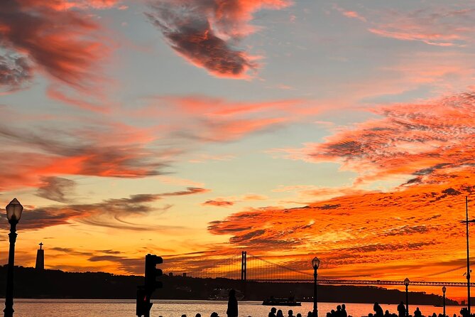 Lisbon: Historic City Tour by Tuk-Tuk - Santa Luzia and Portas do Sol: Lisbon’s picture stops