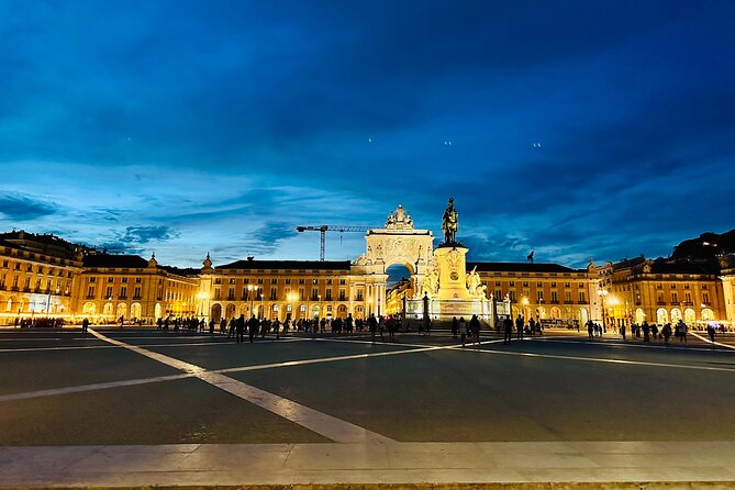 Lisbon: Historic City Tour by Tuk-Tuk - São Vicente, the flea market, and the National Pantheon