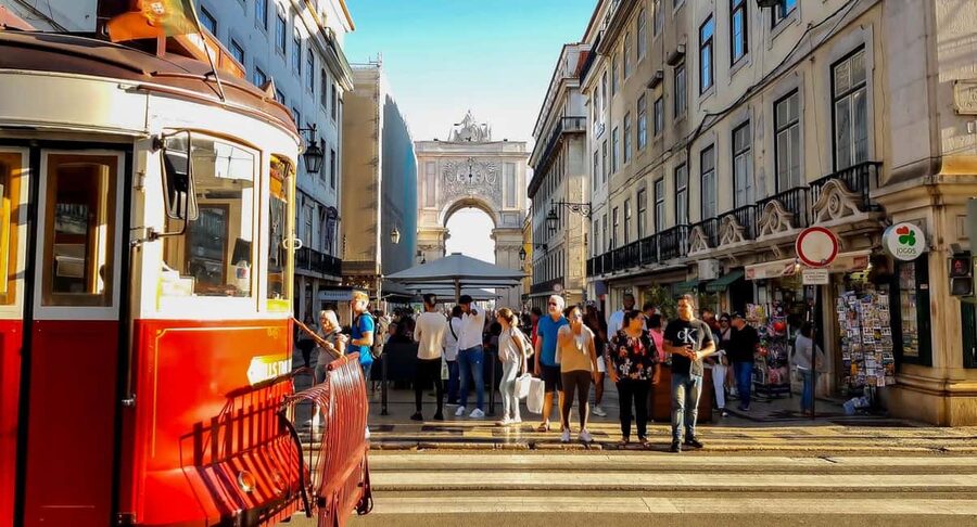 Lisbon: Historic City Tour by Tuk-Tuk - What the guides add to the ride