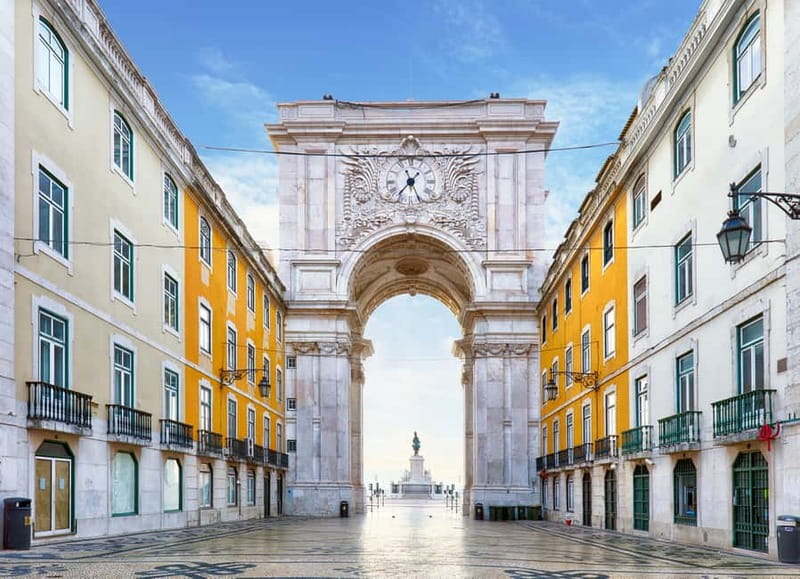 Lisbon: Historical Tour on a Tukxi - Mouraria and its mix of cultures