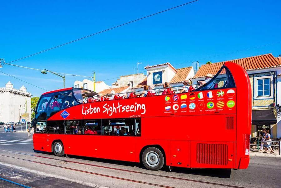 Lisbon: Hop-On Hop-Off Bus Tour - Audio commentary, Wi-Fi, and the limits of a recorded tour