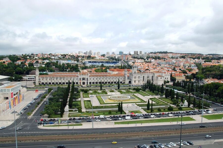 Lisbon: Jerónimos Monastery E-Ticket and Audio Guide - Tombs, poets, and the people remembered here