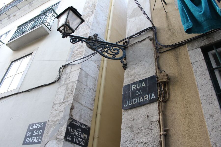 Lisbon: Jewish History in Portugal Guided Walking Tour - Baixa and Chiado connect private lives to public history