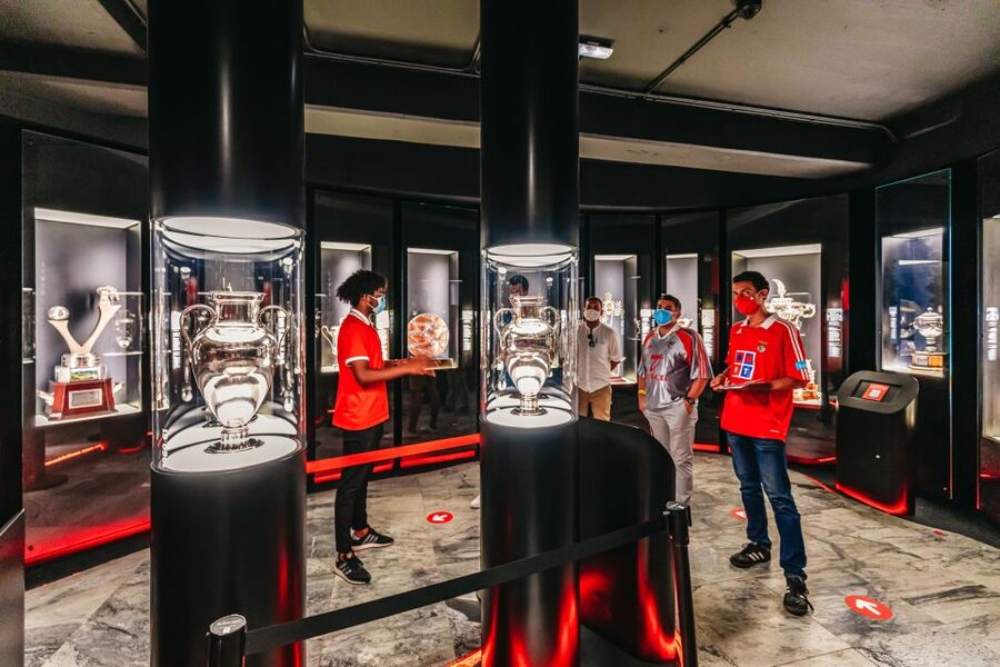 Lisbon: Luz Stadium Tour & SL Benfica Museum Ticket w/Scarf - Entering the press conference room