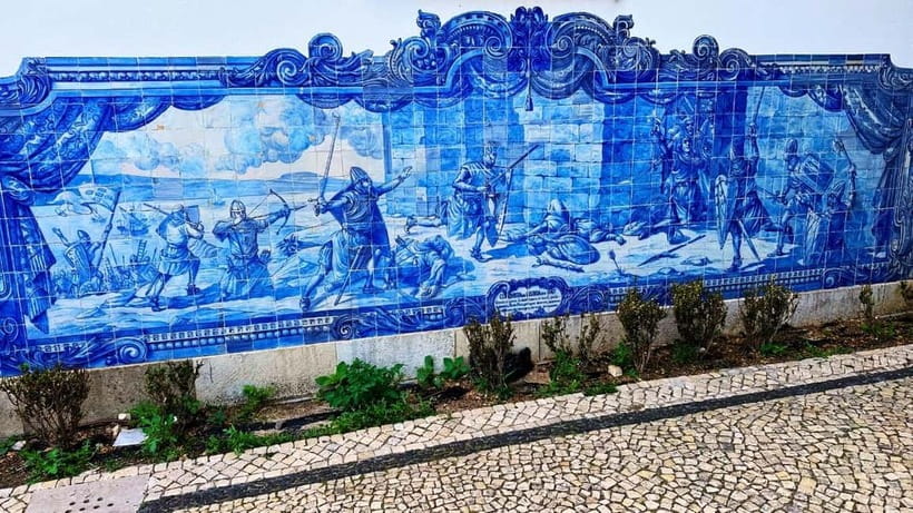 Lisbon: Old Town Tuk-Tuk Tour - The guide makes the difference