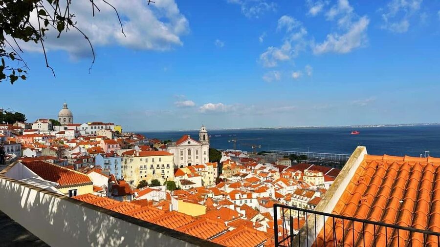 Lisbon: Old Town Tuk-Tuk Tour - Graça and Senhora do Monte bring the highest view