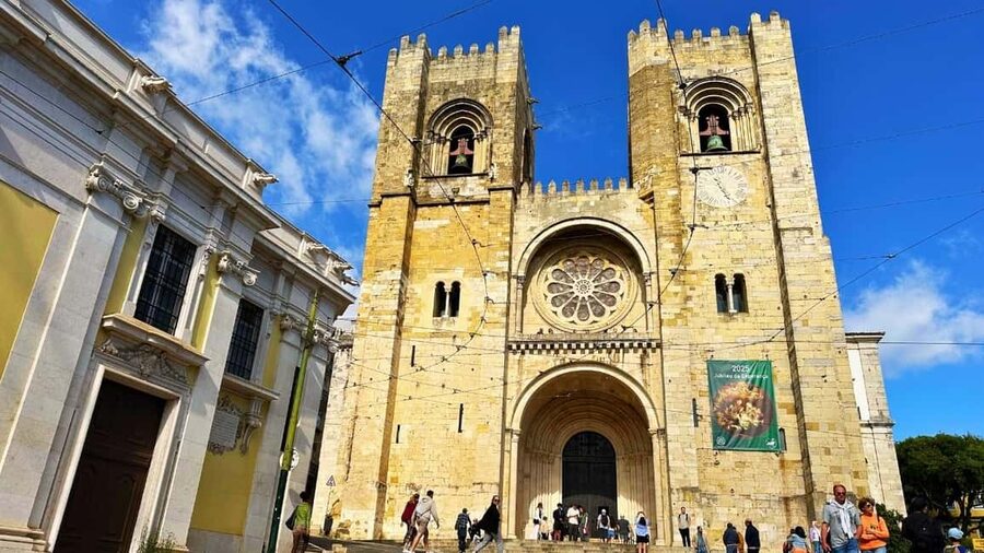 Lisbon: Old Town Tuk-Tuk Tour - Fado and the waterfront finish the historic picture