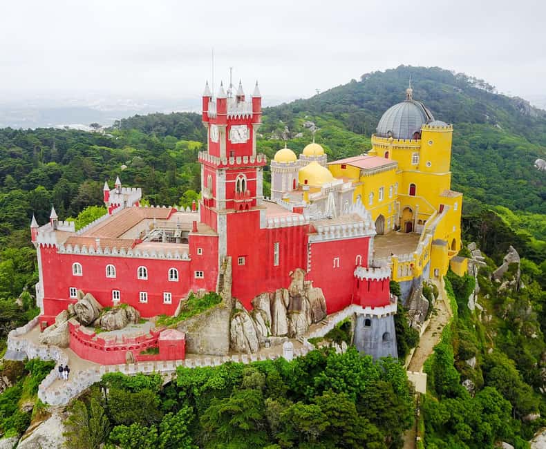 Lisbon: Pena Palace, Sintra, Cabo da Roca & Cascais Day Tour - Why this route works so well from Lisbon