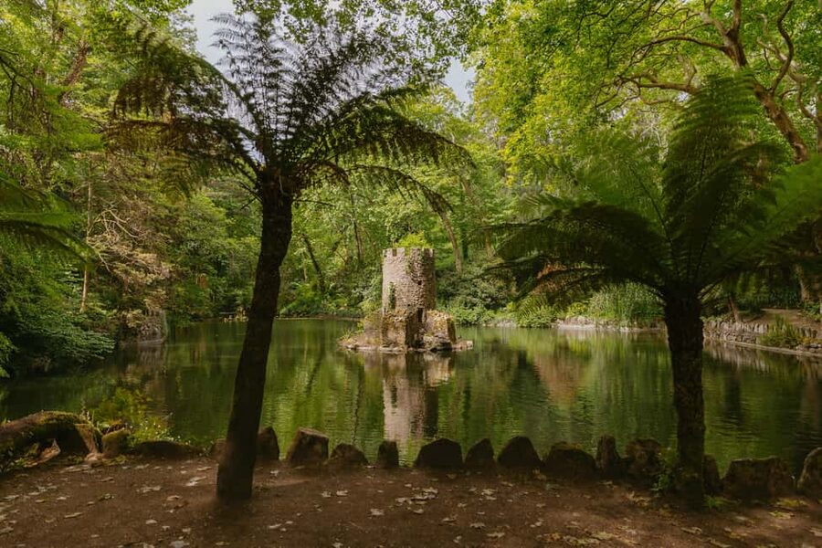 Lisbon: Pena Palace, Sintra, Cabo da Roca, & Cascais Daytrip - Sintra’s old center and 90 minutes to eat