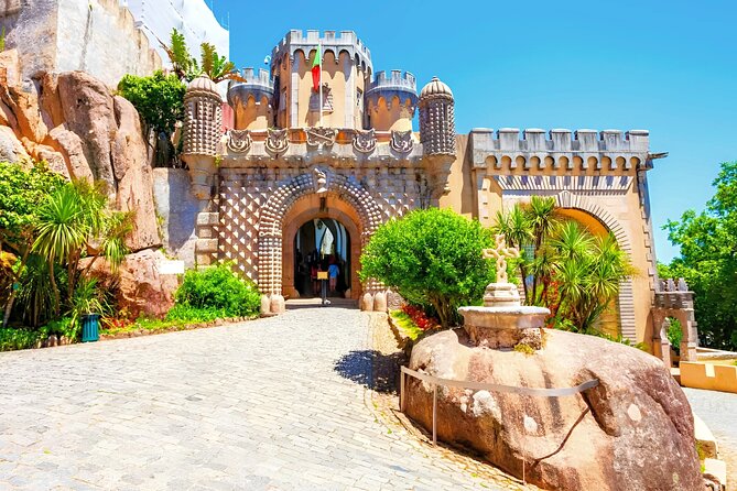 Lisbon: Pena Palace, Sintra CaboRoca Cascais Day Tour Small Group - The guides make the long schedule work