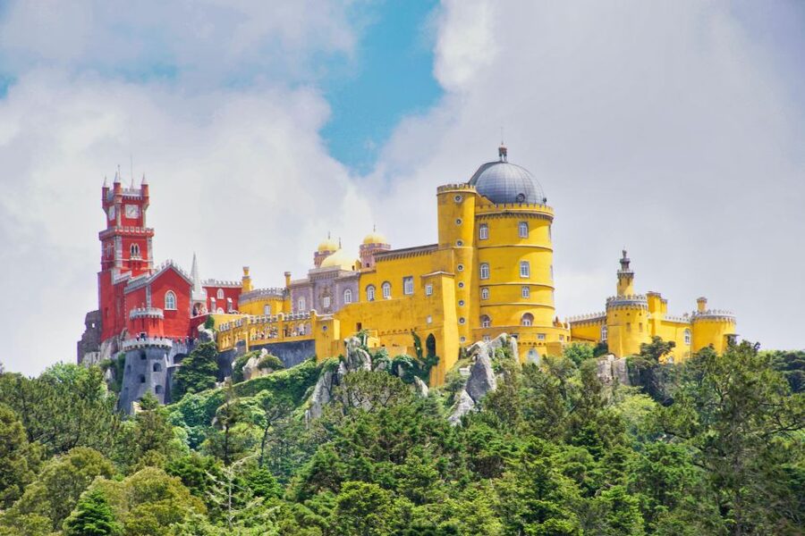 Lisbon: Pena, Regaleira & Atlantic Coast Tour with a Local - Who should book this experience?