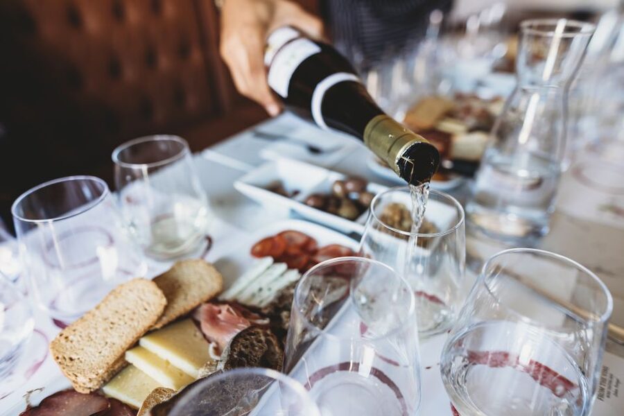 Lisbon: Portuguese Wine and Cheese Tasting with Lunch - Six Portuguese wines, one useful introduction